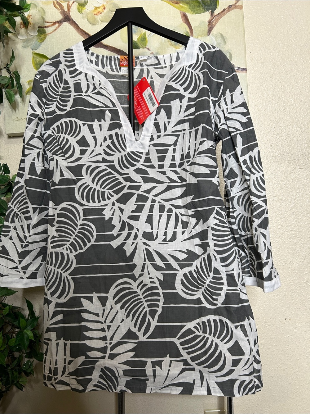 Women's Gray & White Leaf Print V-Neck Tunic Blouse